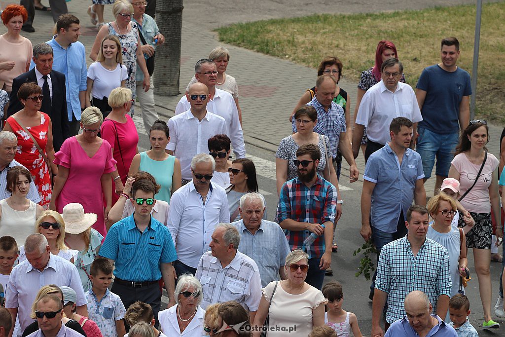 Procesja Bożego Ciała w parafii pw. Zbawiciela Świata w Ostrołęce [20.06.2019] - zdjęcie #15 - eOstroleka.pl