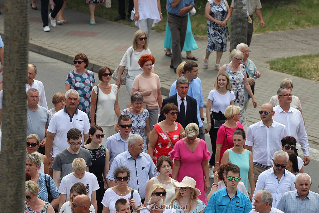 Procesja Bożego Ciała w parafii pw. Zbawiciela Świata w Ostrołęce [20.06.2019] - zdjęcie #14 - eOstroleka.pl