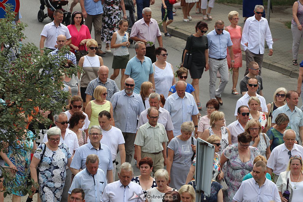 Procesja Bożego Ciała w parafii pw. Zbawiciela Świata w Ostrołęce [20.06.2019] - zdjęcie #13 - eOstroleka.pl
