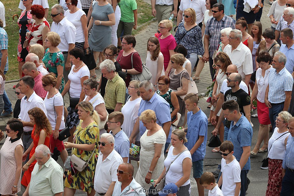 Procesja Bożego Ciała w parafii pw. Zbawiciela Świata w Ostrołęce [20.06.2019] - zdjęcie #12 - eOstroleka.pl