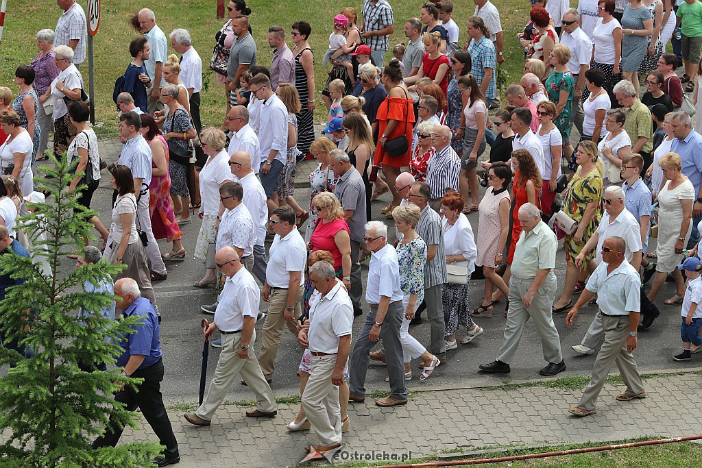 Procesja Bożego Ciała w parafii pw. Zbawiciela Świata w Ostrołęce [20.06.2019] - zdjęcie #11 - eOstroleka.pl