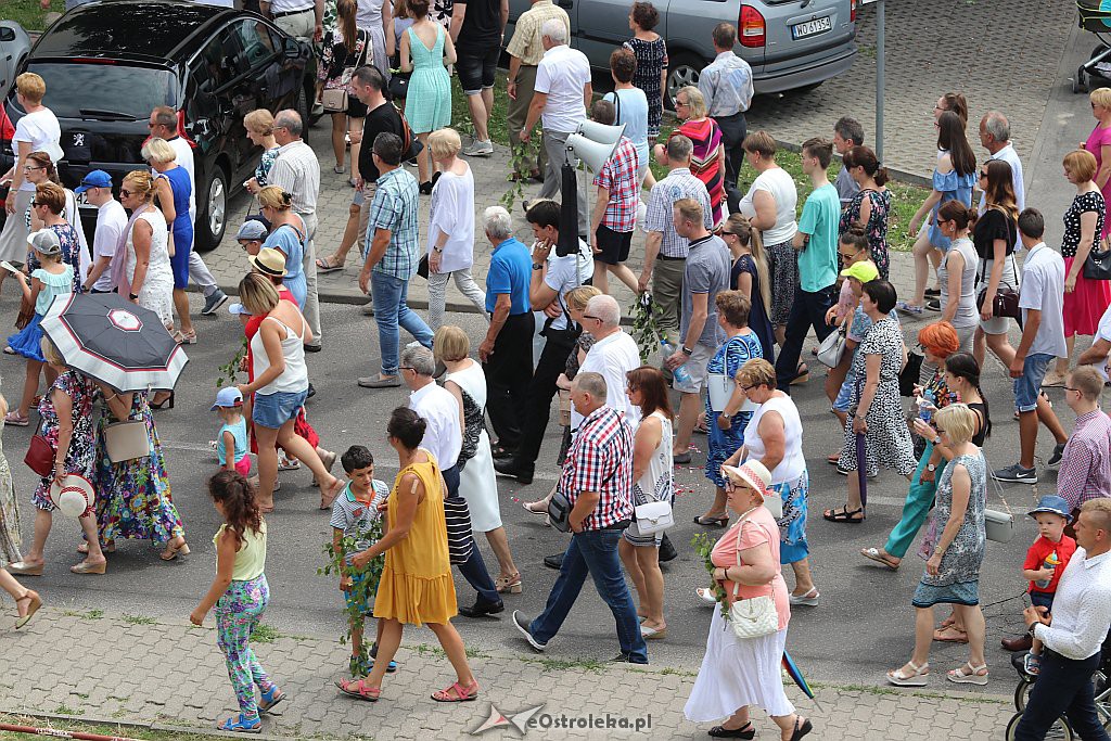 Procesja Bożego Ciała w parafii pw. Zbawiciela Świata w Ostrołęce [20.06.2019] - zdjęcie #10 - eOstroleka.pl