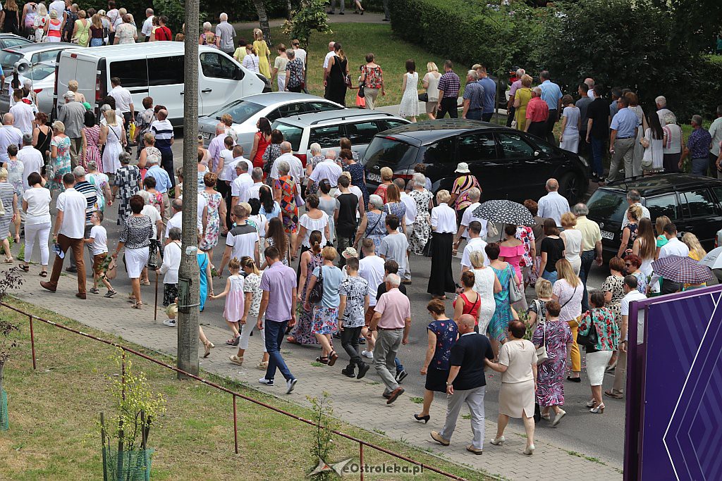 Procesja Bożego Ciała w parafii pw. Zbawiciela Świata w Ostrołęce [20.06.2019] - zdjęcie #9 - eOstroleka.pl