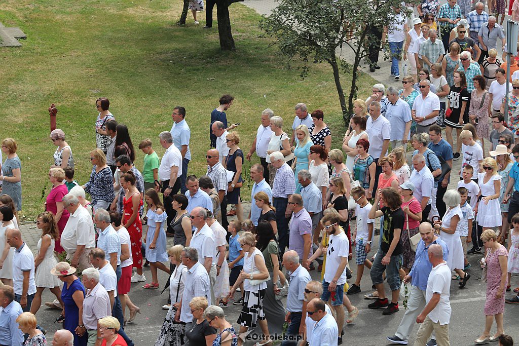Procesja Bożego Ciała w parafii pw. Zbawiciela Świata w Ostrołęce [20.06.2019] - zdjęcie #8 - eOstroleka.pl