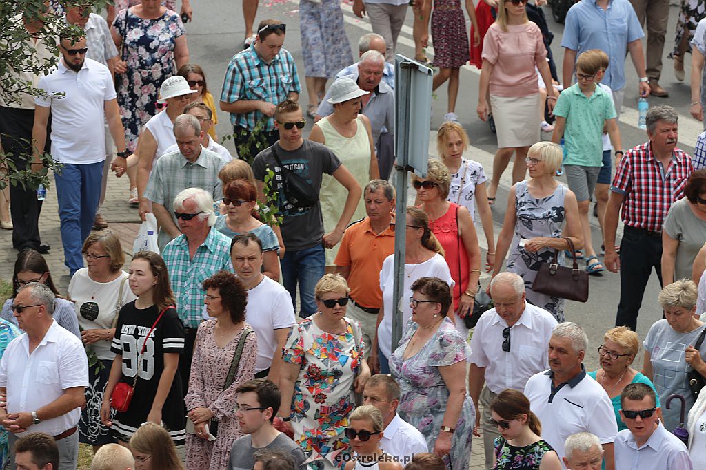 Procesja Bożego Ciała w parafii pw. Zbawiciela Świata w Ostrołęce [20.06.2019] - zdjęcie #7 - eOstroleka.pl