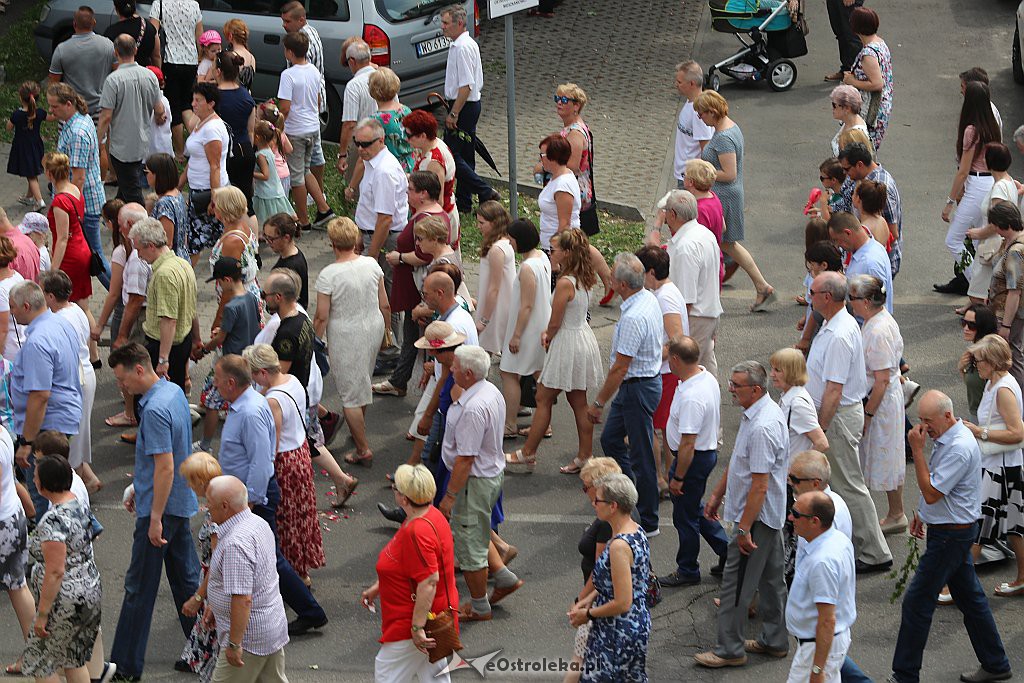Procesja Bożego Ciała w parafii pw. Zbawiciela Świata w Ostrołęce [20.06.2019] - zdjęcie #4 - eOstroleka.pl