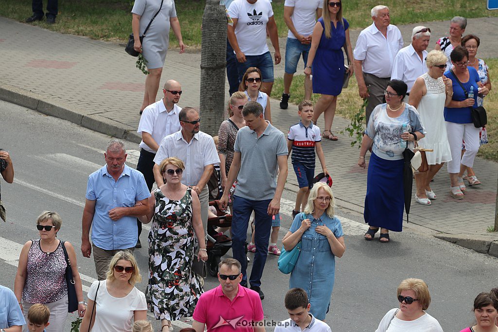 Procesja Bożego Ciała w parafii pw. Zbawiciela Świata w Ostrołęce [20.06.2019] - zdjęcie #50 - eOstroleka.pl