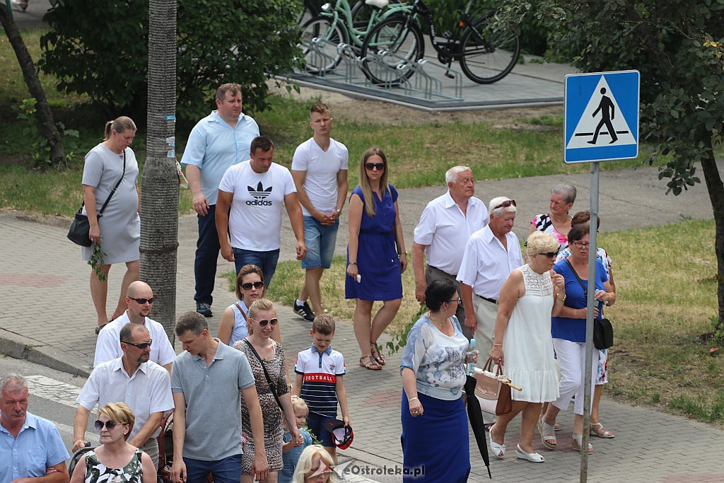 Procesja Bożego Ciała w parafii pw. Zbawiciela Świata w Ostrołęce [20.06.2019] - zdjęcie #48 - eOstroleka.pl