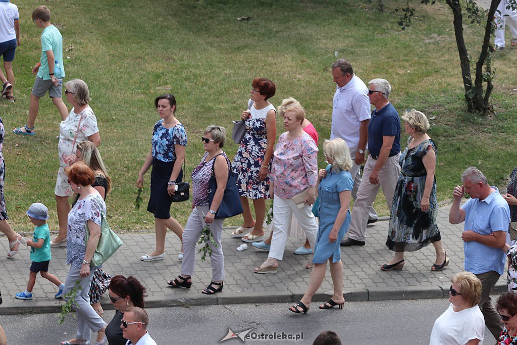 Procesja Bożego Ciała w parafii pw. Zbawiciela Świata w Ostrołęce [20.06.2019] - zdjęcie #28 - eOstroleka.pl
