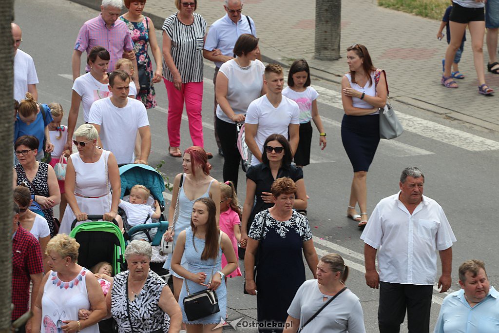 Procesja Bożego Ciała w parafii pw. Zbawiciela Świata w Ostrołęce [20.06.2019] - zdjęcie #26 - eOstroleka.pl