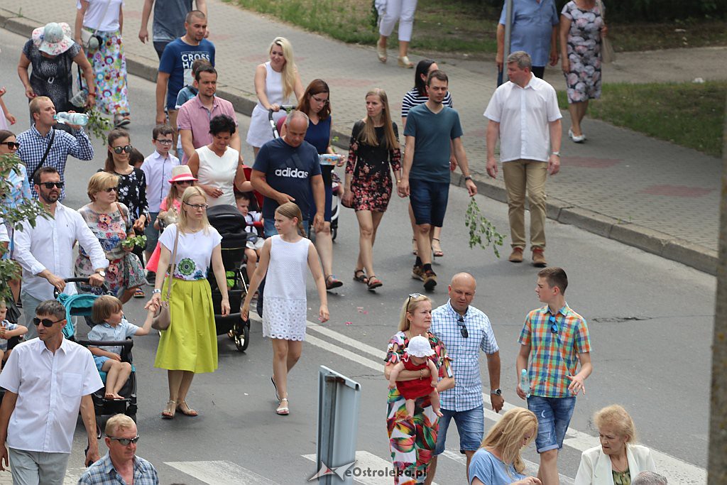 Procesja Bożego Ciała w parafii pw. Zbawiciela Świata w Ostrołęce [20.06.2019] - zdjęcie #23 - eOstroleka.pl