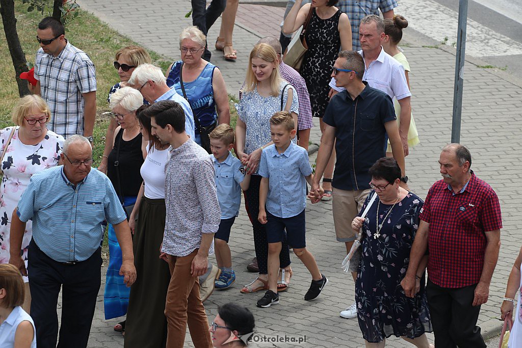 Procesja Bożego Ciała w parafii pw. Zbawiciela Świata w Ostrołęce [20.06.2019] - zdjęcie #21 - eOstroleka.pl
