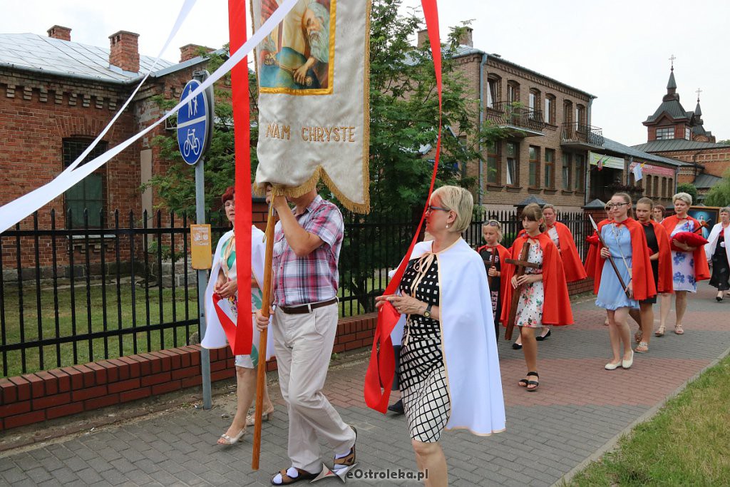 Procesja Bożego Ciała w parafii św. Wojciecha [20.06.2019] - zdjęcie #2 - eOstroleka.pl