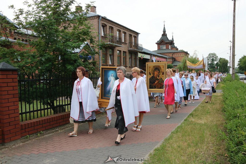 Procesja Bożego Ciała w parafii św. Wojciecha [20.06.2019] - zdjęcie #7 - eOstroleka.pl