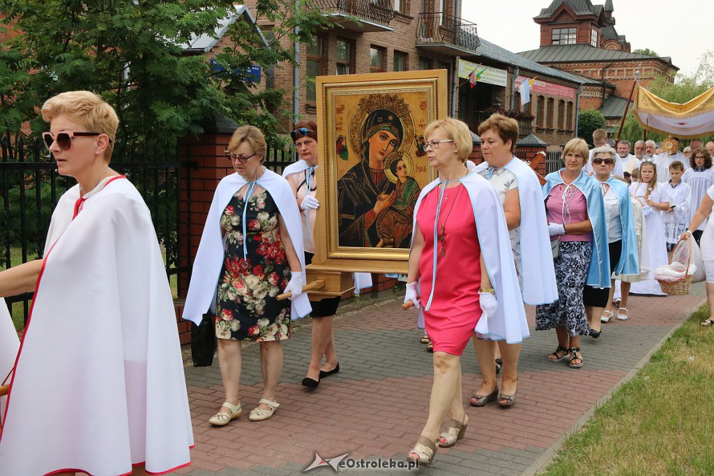 Procesja Bożego Ciała w parafii św. Wojciecha [20.06.2019] - zdjęcie #8 - eOstroleka.pl