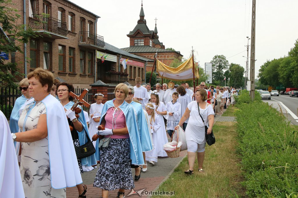 Procesja Bożego Ciała w parafii św. Wojciecha [20.06.2019] - zdjęcie #9 - eOstroleka.pl
