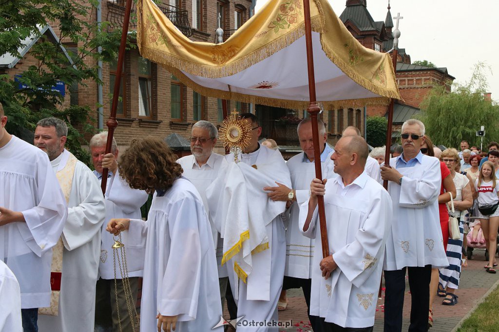 Procesja Bożego Ciała w parafii św. Wojciecha [20.06.2019] - zdjęcie #17 - eOstroleka.pl