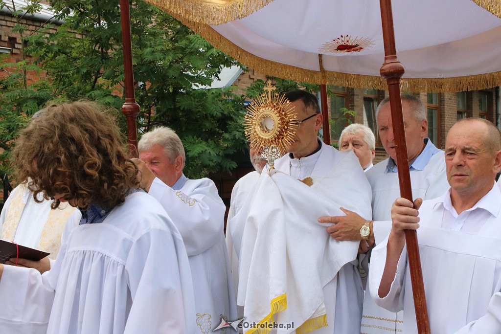 Procesja Bożego Ciała w parafii św. Wojciecha [20.06.2019] - zdjęcie #19 - eOstroleka.pl