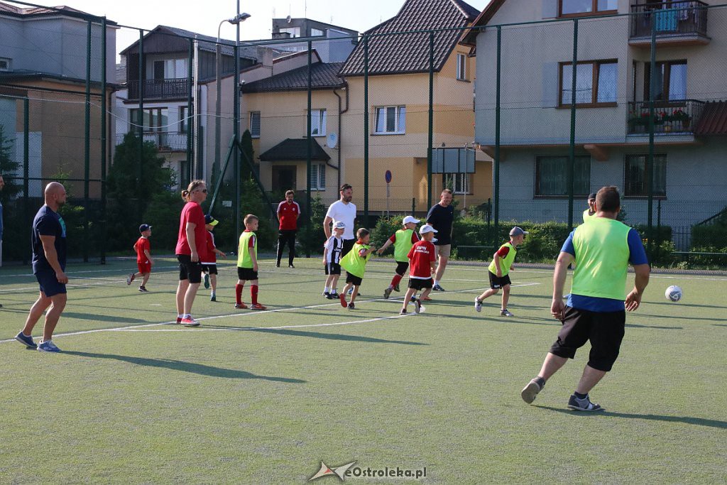 Dzień Ojca z ostrołęcką Akademią Piłki Nożnej [ZDJĘCIA] - zdjęcie #2 - eOstroleka.pl