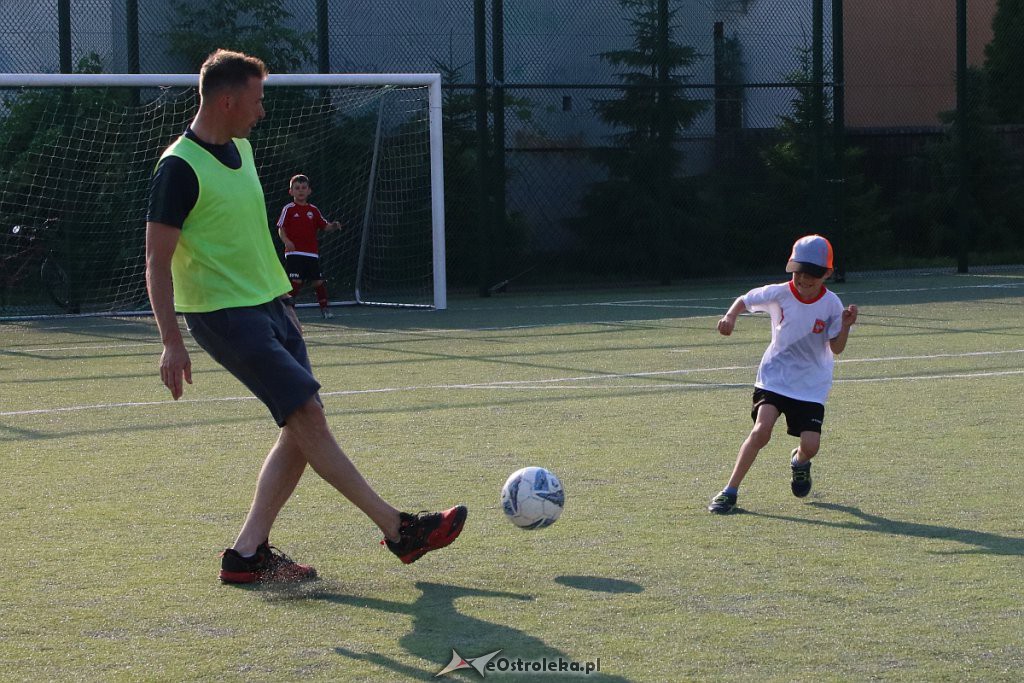 Dzień Ojca z ostrołęcką Akademią Piłki Nożnej [ZDJĘCIA] - zdjęcie #28 - eOstroleka.pl