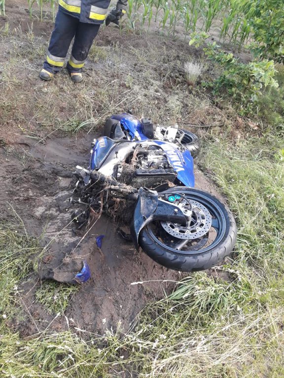 Wypadek z udziałem motocykla w Olszynach [22.06.2019] - zdjęcie #1 - eOstroleka.pl