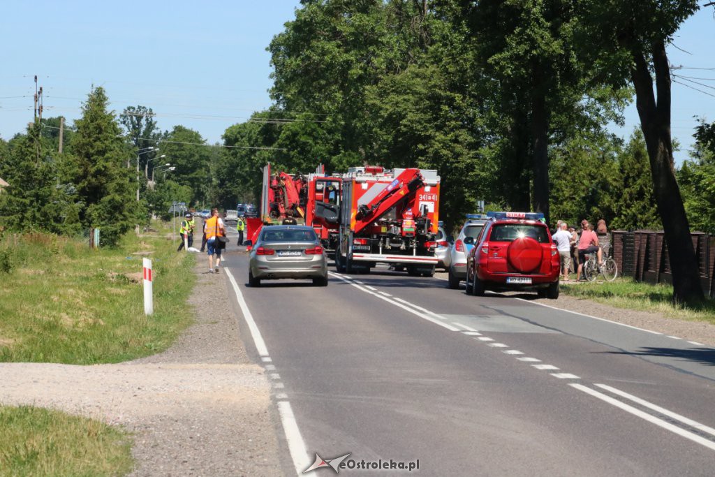 Koszmarny wypadek w Myszyńcu Starym. Auto zmiażdżone przez ciężarówkę! [24.06.2019] - zdjęcie #1 - eOstroleka.pl
