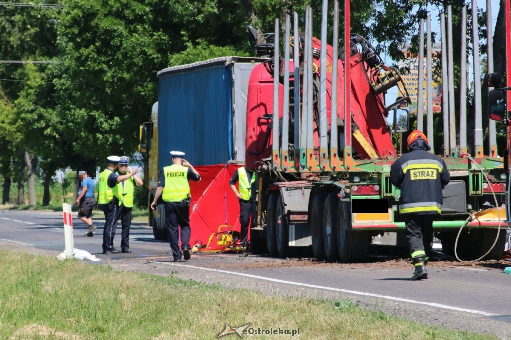 Koszmarny wypadek w Myszyńcu Starym. Auto zmiażdżone przez ciężarówkę! [24.06.2019] - zdjęcie #4 - eOstroleka.pl