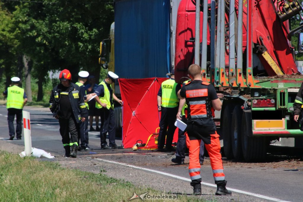 Koszmarny wypadek w Myszyńcu Starym. Auto zmiażdżone przez ciężarówkę! [24.06.2019] - zdjęcie #6 - eOstroleka.pl