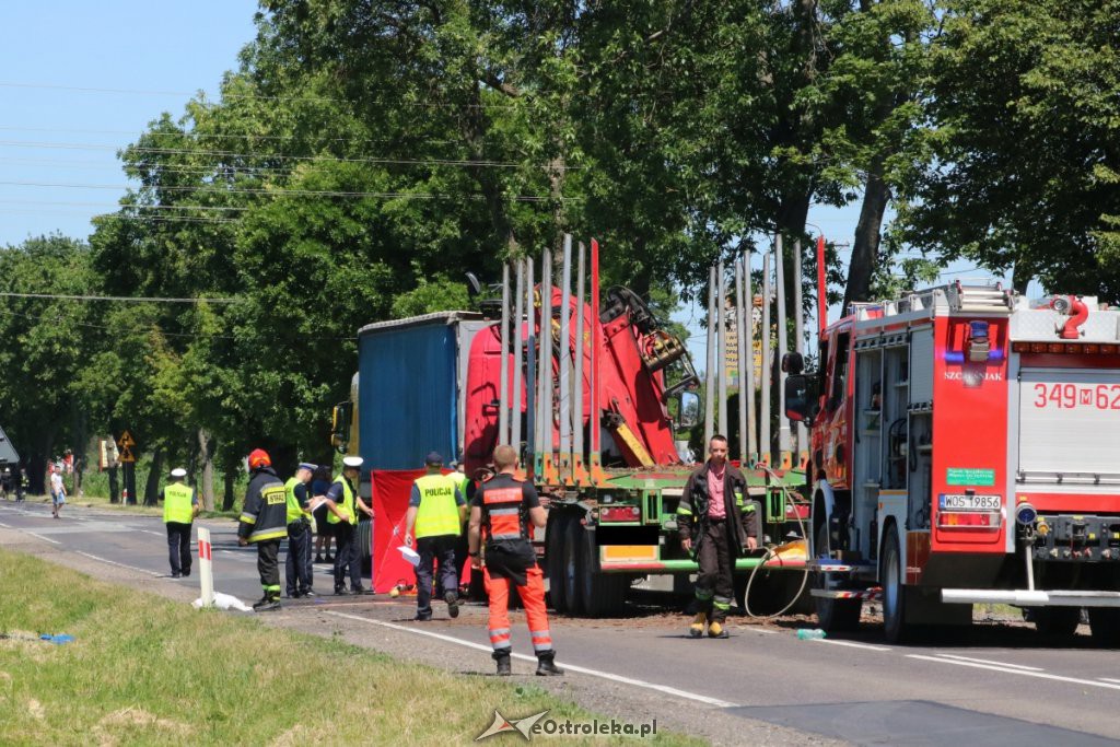 Koszmarny wypadek w Myszyńcu Starym. Auto zmiażdżone przez ciężarówkę! [24.06.2019] - zdjęcie #7 - eOstroleka.pl