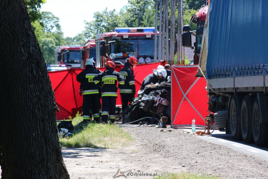 Koszmarny wypadek w Myszyńcu Starym. Auto zmiażdżone przez ciężarówkę! [24.06.2019] - zdjęcie #13 - eOstroleka.pl