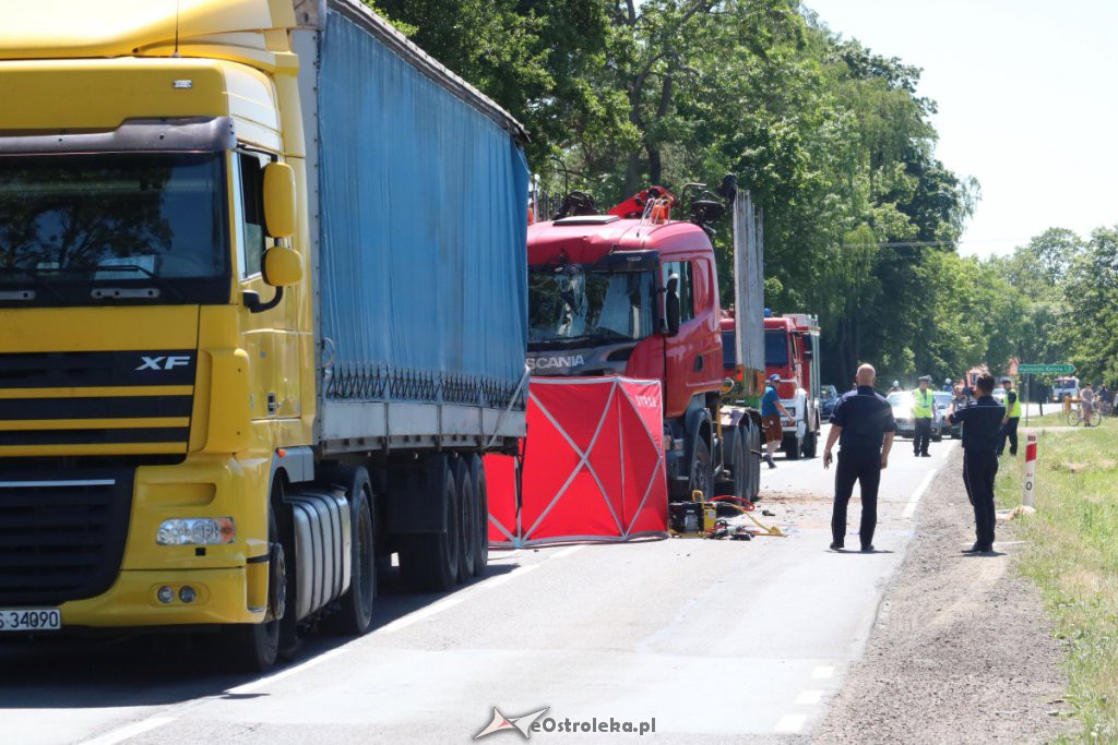 Koszmarny wypadek w Myszyńcu Starym. Auto zmiażdżone przez ciężarówkę! [24.06.2019] - zdjęcie #30 - eOstroleka.pl
