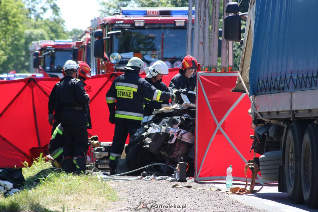 Koszmarny wypadek w Myszyńcu Starym. Auto zmiażdżone przez ciężarówkę! [24.06.2019] - zdjęcie #34 - eOstroleka.pl