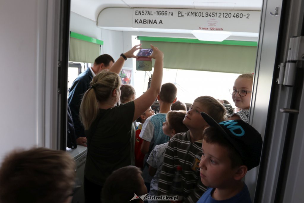 Wizyta dzieci na dworcu PKP [28.06.2019] - zdjęcie #2 - eOstroleka.pl