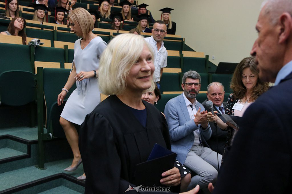 Zakończenie roku akademickiego w Wyższej Szkole Administracji Publicznej [28.06.2019] - zdjęcie #16 - eOstroleka.pl