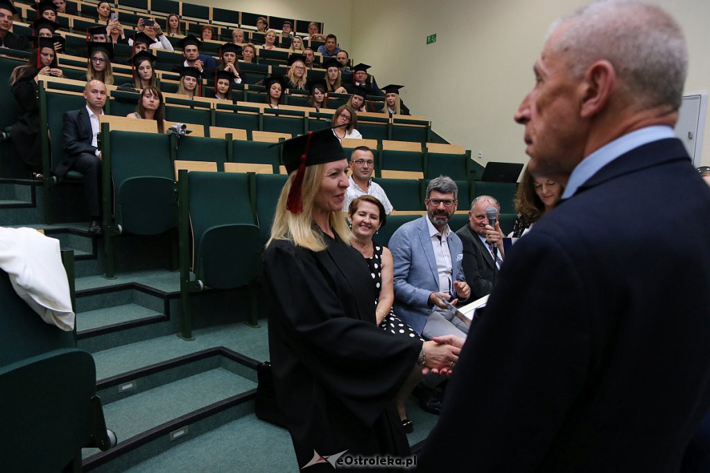 Zakończenie roku akademickiego w Wyższej Szkole Administracji Publicznej [28.06.2019] - zdjęcie #62 - eOstroleka.pl