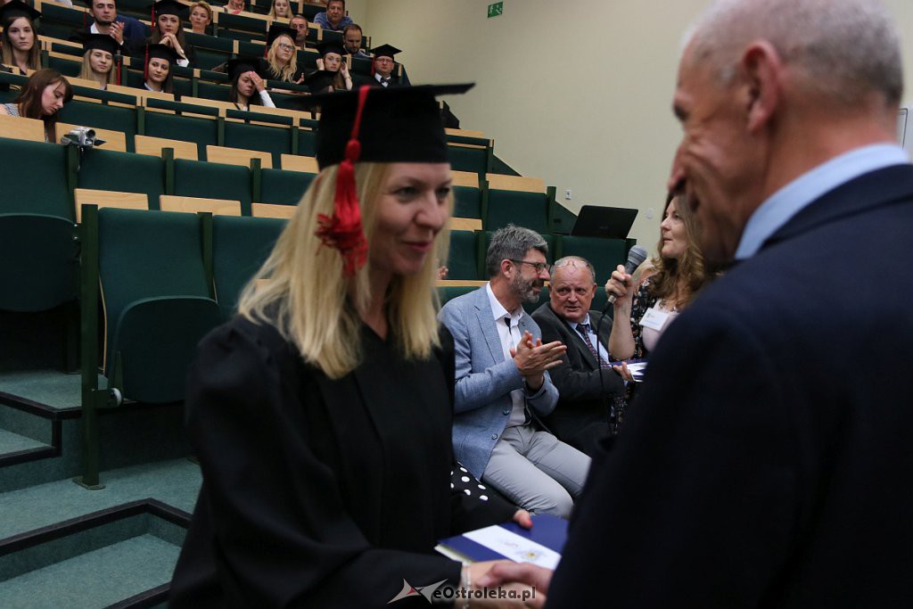 Zakończenie roku akademickiego w Wyższej Szkole Administracji Publicznej [28.06.2019] - zdjęcie #13 - eOstroleka.pl
