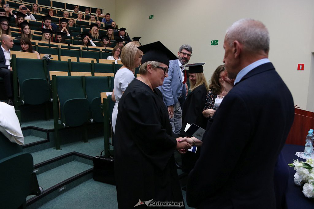 Zakończenie roku akademickiego w Wyższej Szkole Administracji Publicznej [28.06.2019] - zdjęcie #12 - eOstroleka.pl