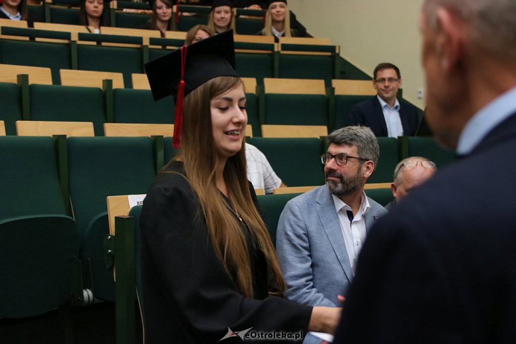 Zakończenie roku akademickiego w Wyższej Szkole Administracji Publicznej [28.06.2019] - zdjęcie #68 - eOstroleka.pl