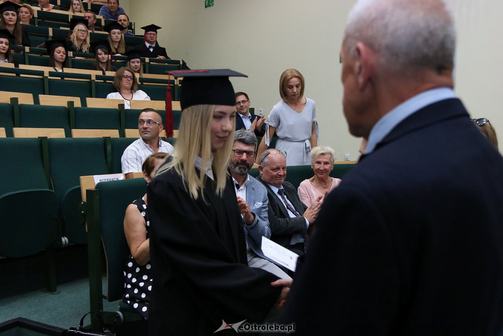 Zakończenie roku akademickiego w Wyższej Szkole Administracji Publicznej [28.06.2019] - zdjęcie #6 - eOstroleka.pl