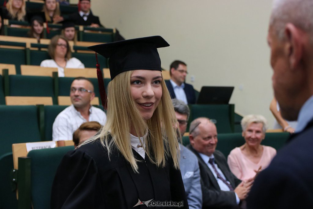 Zakończenie roku akademickiego w Wyższej Szkole Administracji Publicznej [28.06.2019] - zdjęcie #72 - eOstroleka.pl