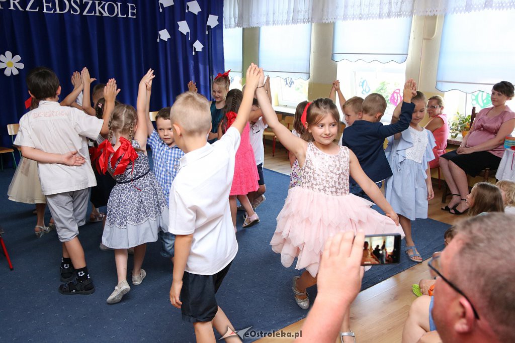Siedmiolatki z „Krainy Misiów” pożegnały się z przedszkolem [30.06.2019] - zdjęcie #42 - eOstroleka.pl