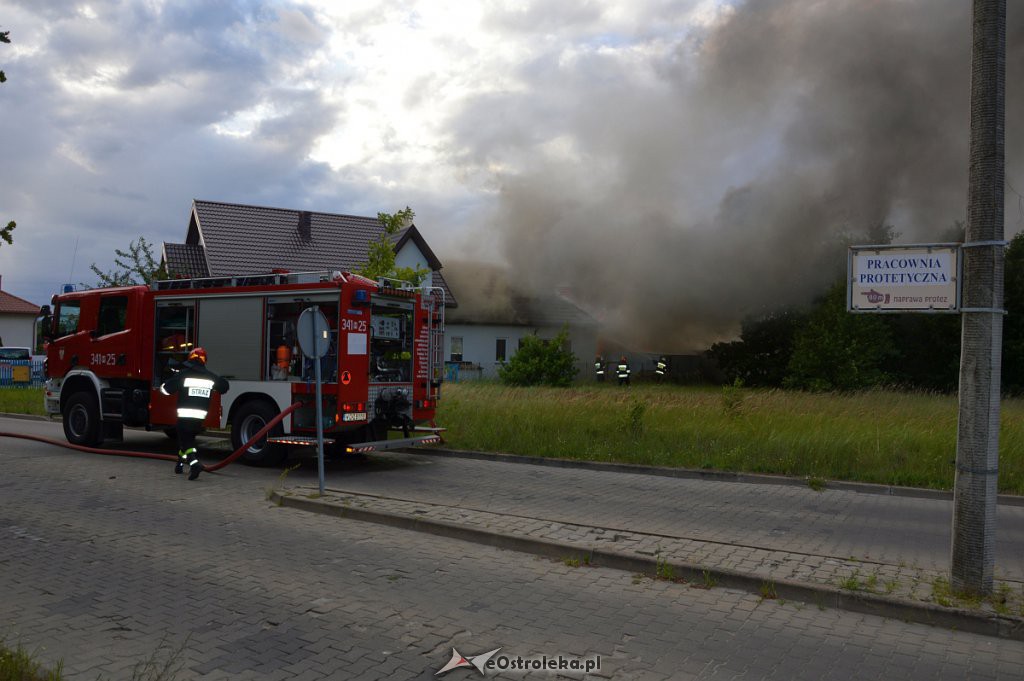 Pożar przy ul. Pędzicha [03.07.2019] - zdjęcie #5 - eOstroleka.pl