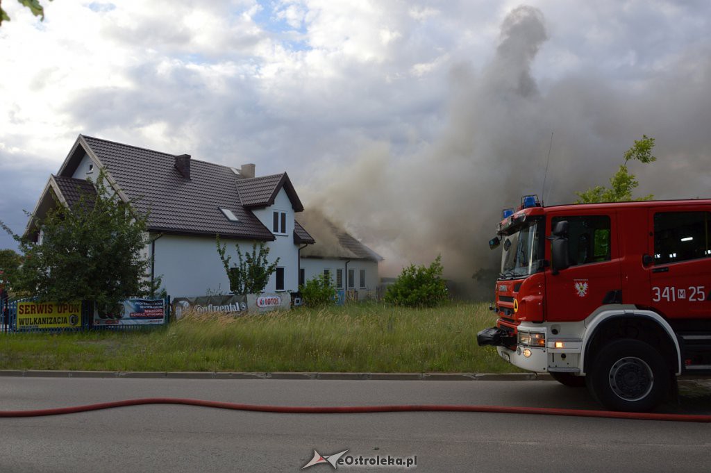 Pożar przy ul. Pędzicha [03.07.2019] - zdjęcie #6 - eOstroleka.pl