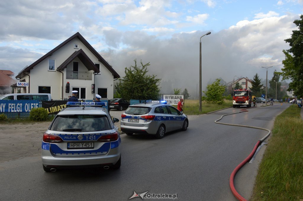 Pożar przy ul. Pędzicha [03.07.2019] - zdjęcie #17 - eOstroleka.pl