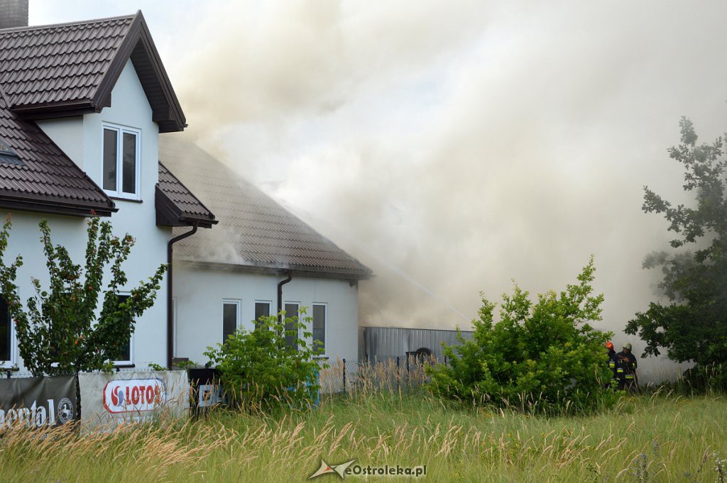 Pożar przy ul. Pędzicha [03.07.2019] - zdjęcie #21 - eOstroleka.pl