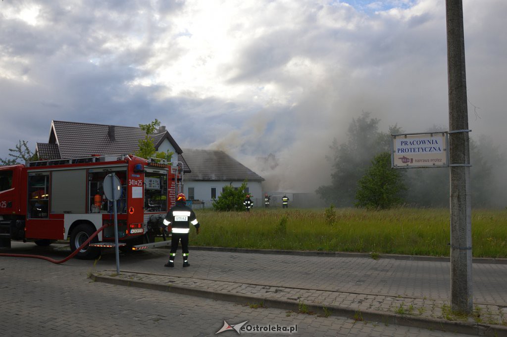 Pożar przy ul. Pędzicha [03.07.2019] - zdjęcie #24 - eOstroleka.pl