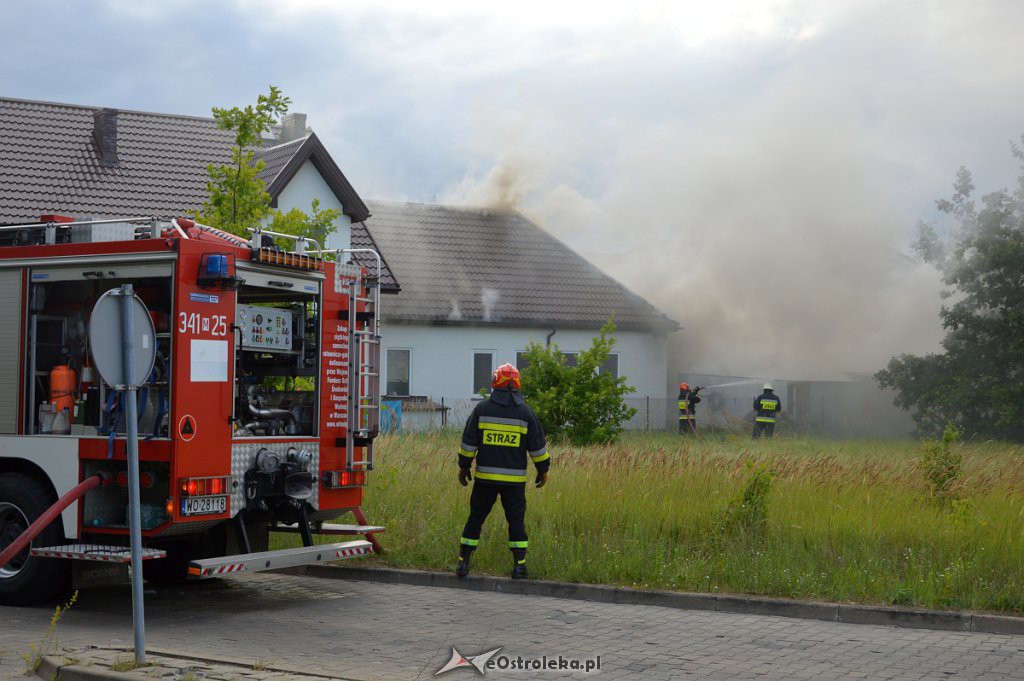 Pożar przy ul. Pędzicha [03.07.2019] - zdjęcie #26 - eOstroleka.pl