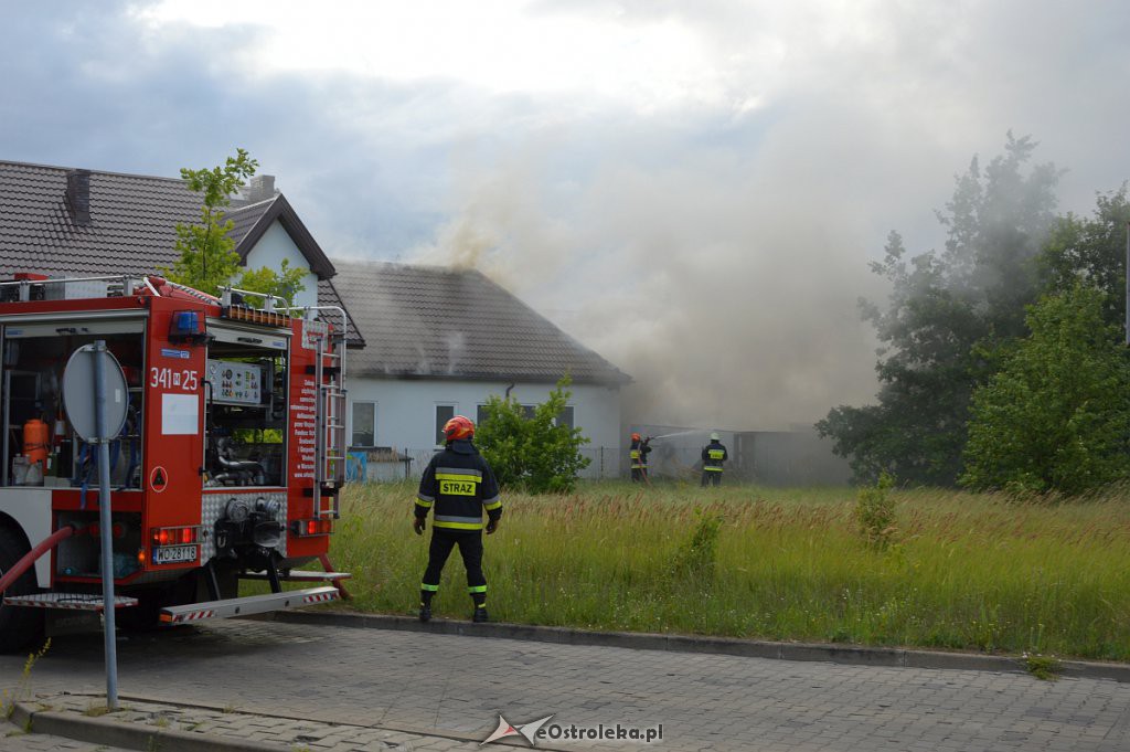 Pożar przy ul. Pędzicha [03.07.2019] - zdjęcie #27 - eOstroleka.pl