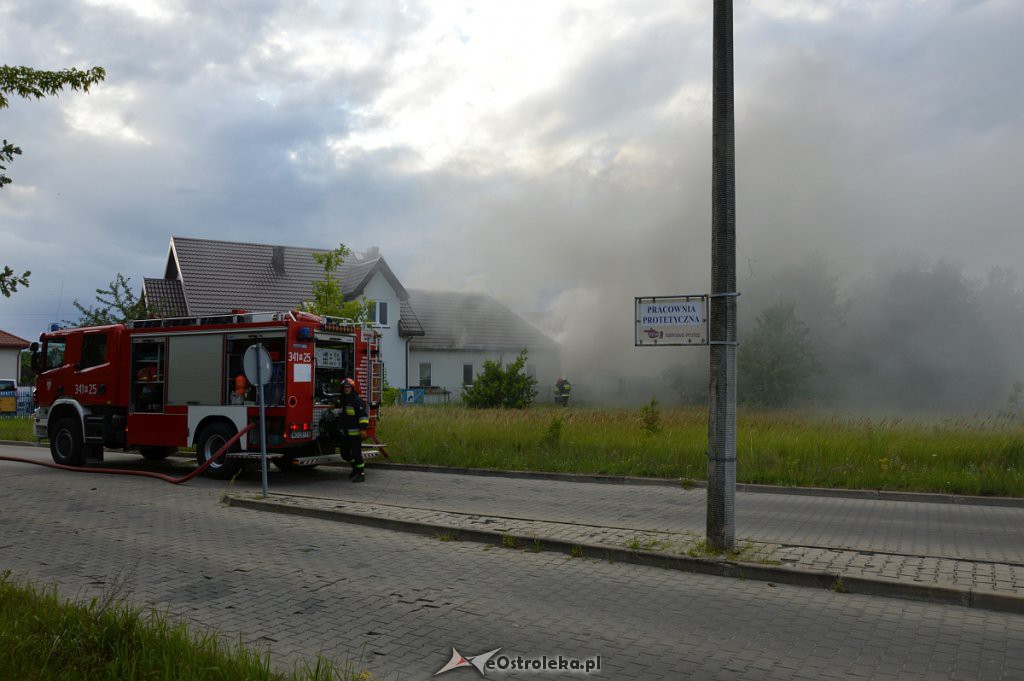 Pożar przy ul. Pędzicha [03.07.2019] - zdjęcie #28 - eOstroleka.pl