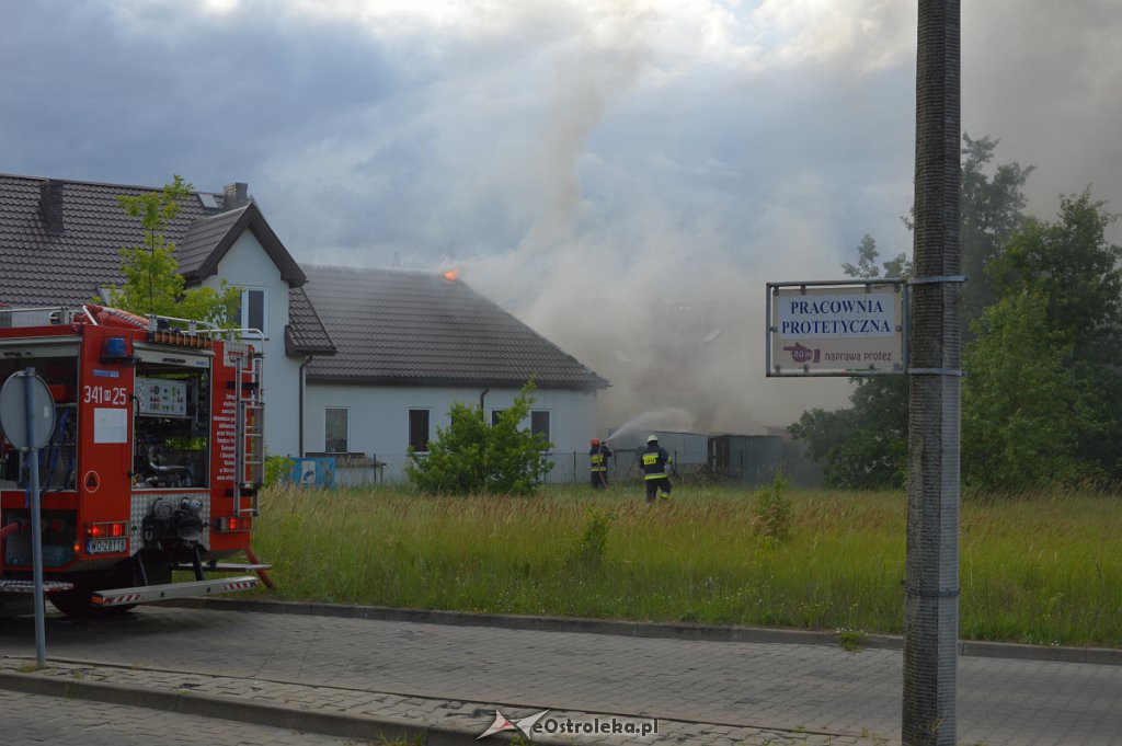 Pożar przy ul. Pędzicha [03.07.2019] - zdjęcie #30 - eOstroleka.pl